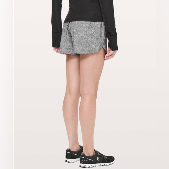 🍋Lululemon Tracker Short 4” *Lined - Picture 5 of 9
